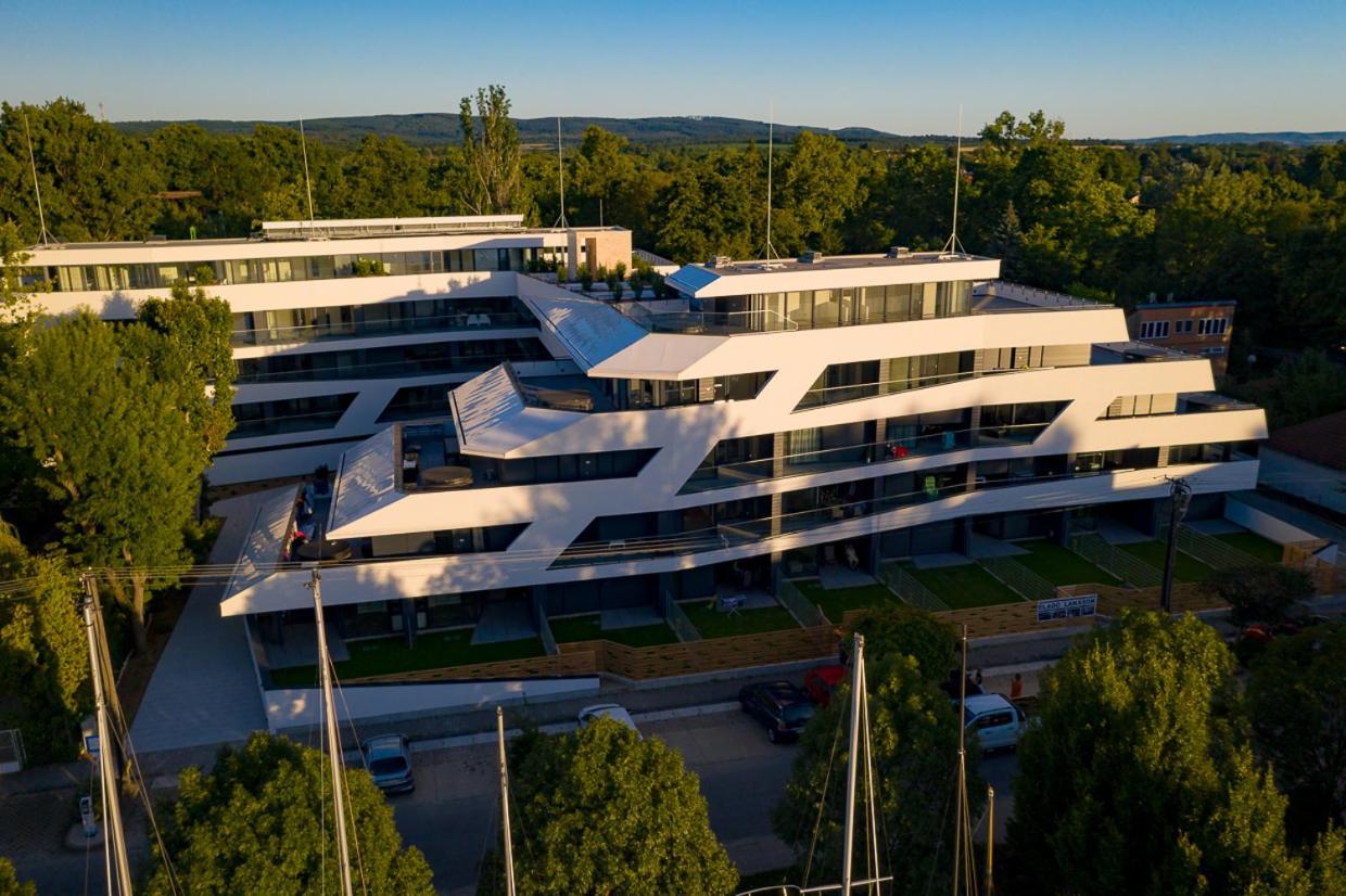 Marina * Balatonszárszó